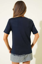https://cdn.pazarium.com.tr/v-yaka-detayli-basic-t-shirt-lacivert-787887-19-B.jpg