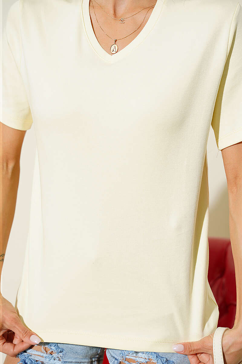 https://cdn.pazarium.com.tr/v-yaka-detayli-basic-t-shirt-sari-788006-19-B.jpg