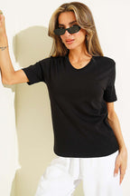 https://cdn.pazarium.com.tr/v-yaka-detayli-basic-t-shirt-siyah-787889-19-B.jpg