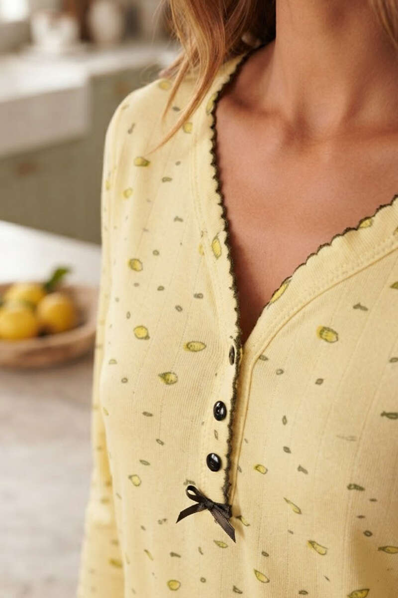 https://cdn.pazarium.com.tr/v-yaka-dugmeli-desenli-kadin-pijama-takimi-sari-840473-20-B.jpg