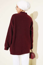 https://cdn.pazarium.com.tr/v-yaka-dugmeli-oversize-triko-hirka-bordo-824087-20-B.jpg