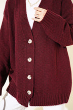 https://cdn.pazarium.com.tr/v-yaka-dugmeli-oversize-triko-hirka-bordo-824088-20-B.jpg