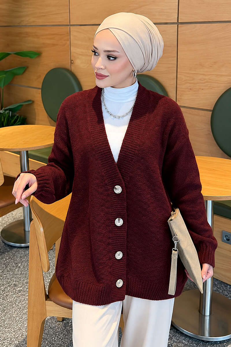 https://cdn.pazarium.com.tr/v-yaka-dugmeli-oversize-triko-hirka-bordo-824308-20-B.jpg