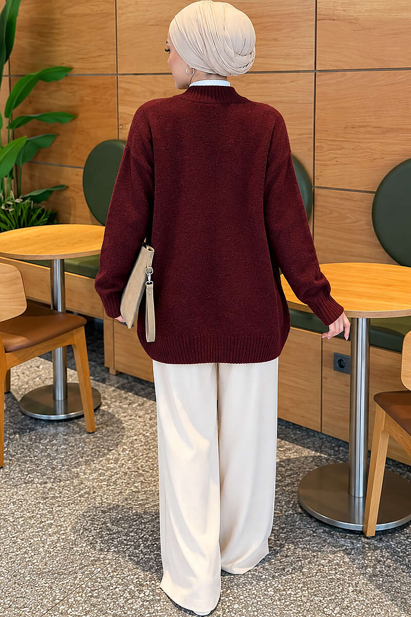 https://cdn.pazarium.com.tr/v-yaka-dugmeli-oversize-triko-hirka-bordo-824309-20-B.jpg