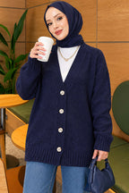 https://cdn.pazarium.com.tr/v-yaka-dugmeli-oversize-triko-hirka-lacivert-824599-20-B.jpg