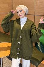 https://cdn.pazarium.com.tr/v-yaka-dugmeli-oversize-triko-hirka-yag-yesili-824316-20-B.jpg