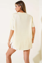 https://cdn.pazarium.com.tr/v-yaka-oval-kesim-t-shirt-sari-641303-15-B.jpg