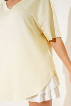 https://cdn.pazarium.com.tr/v-yaka-oval-kesim-t-shirt-sari-641304-15-B.jpg