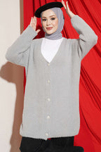 https://cdn.pazarium.com.tr/v-yaka-sakalli-dugmeli-uzun-hirka-gri-823592-20-B.jpg