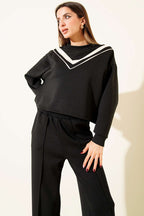 https://cdn.pazarium.com.tr/v-yaka-seritli-sweatshirt-ikili-takim-siyah-712286-17-B.jpg