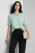 https://cdn.pazarium.com.tr/v-yaka-tasli-t-shirt-mint-737819-17-B.jpg