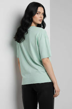 https://cdn.pazarium.com.tr/v-yaka-tasli-t-shirt-mint-737821-17-B.jpg