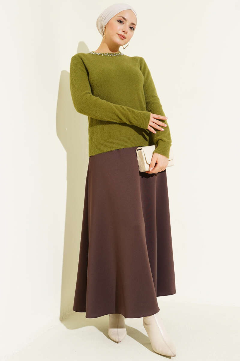 Bearded Sweater with Stone Collar