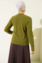 Bearded Sweater with Stone Collar