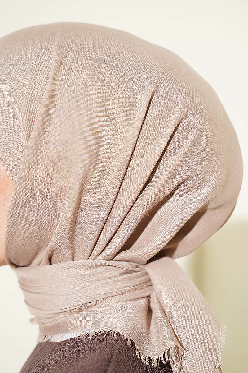 https://cdn.pazarium.com.tr/vera-duz-esarp-vizon-819747-20-B.jpg
