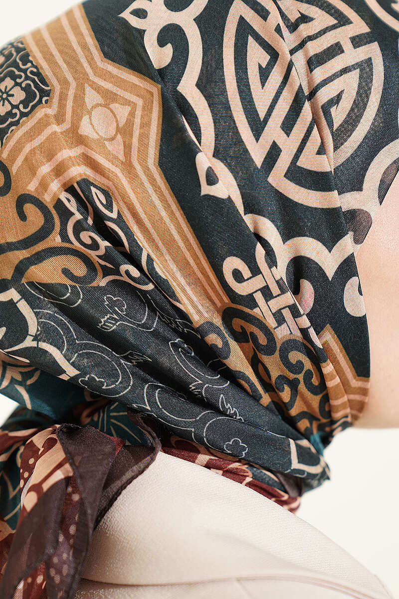 https://cdn.pazarium.com.tr/vera-etnik-motifli-esarp-aci-kahve-814400-20-B.jpg