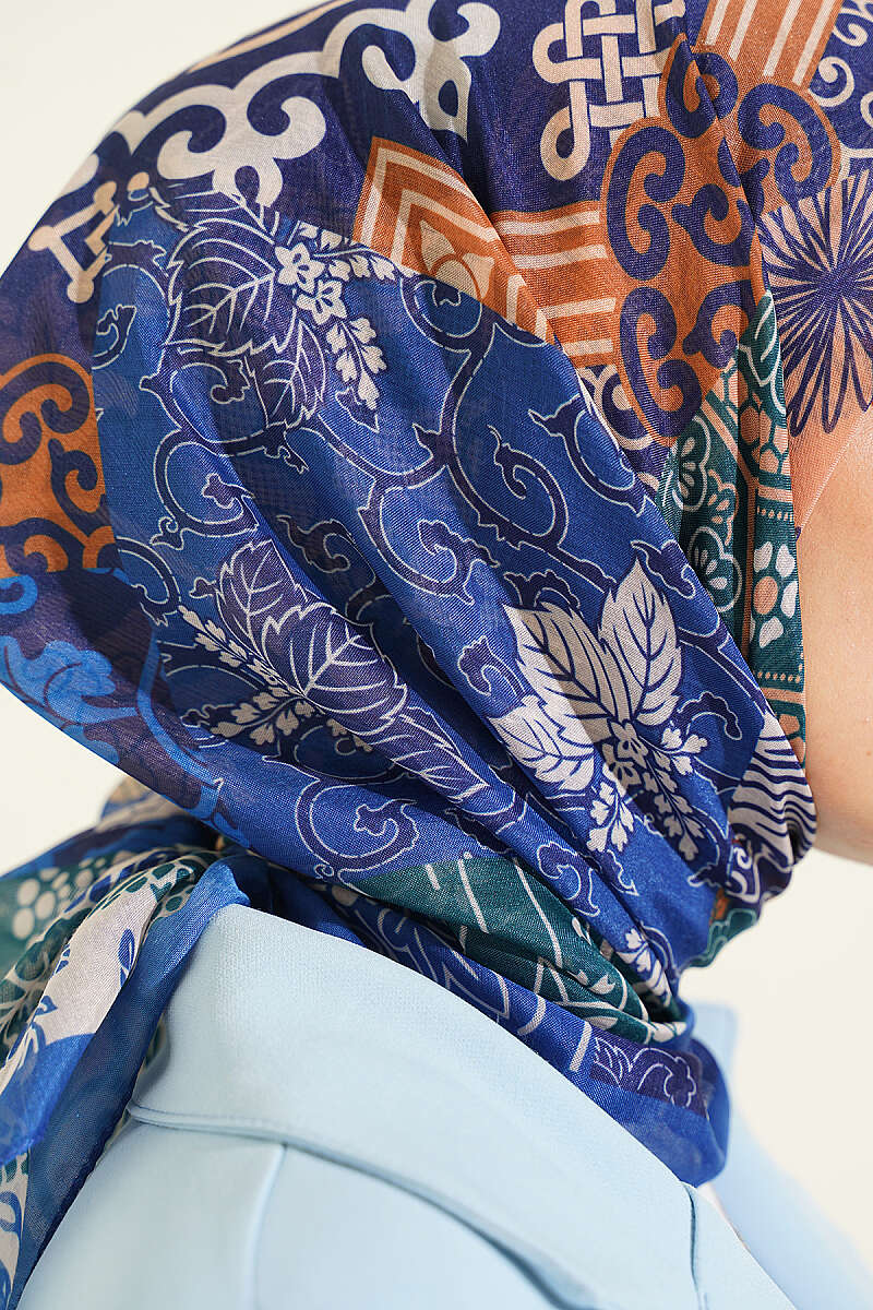 https://cdn.pazarium.com.tr/vera-etnik-motifli-esarp-saks-818283-20-B.jpg