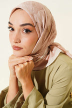 https://cdn.pazarium.com.tr/verona-desenli-bambu-kras-esarp-sampanya-818064-20-B.jpg