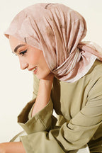 https://cdn.pazarium.com.tr/verona-desenli-bambu-kras-esarp-sampanya-818065-20-B.jpg