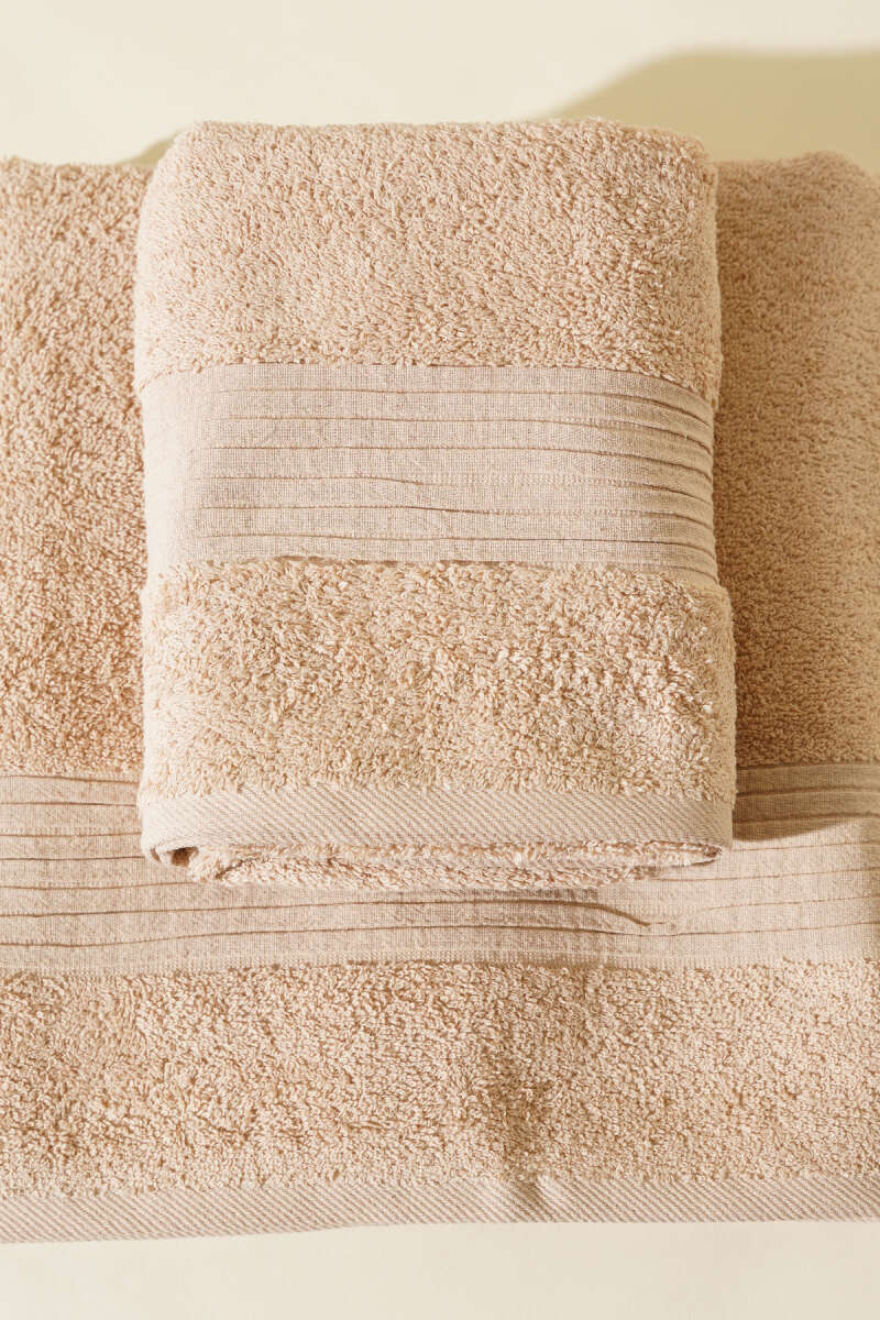 https://cdn.pazarium.com.tr/vina-banyo-havlu-2li-takim-bej-583997-13-B.jpg