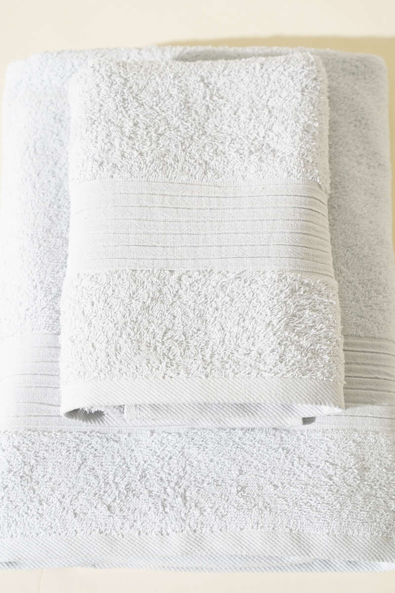 https://cdn.pazarium.com.tr/vina-banyo-havlu-2li-takim-gri-583988-13-B.jpg