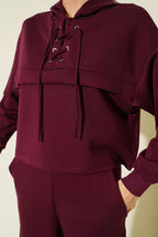 https://cdn.pazarium.com.tr/yaka-bagcikli-loysa-sweatshirt-ikili-takim-murdum-715613-17-B.jpg