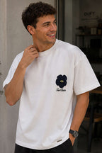 https://cdn.pazarium.com.tr/yaka-cicek-nakisli-erkek-oversize-t-shirt-ekru-782451-19-B.jpg