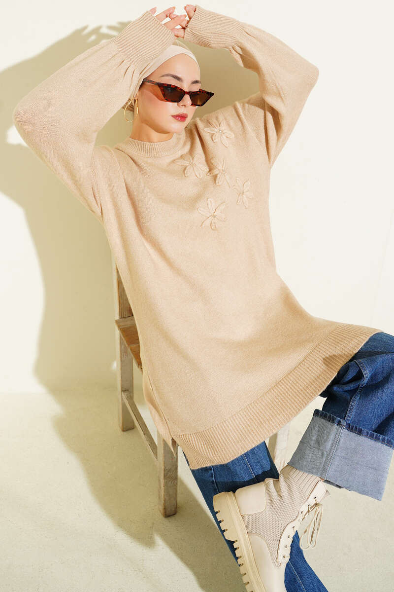 Yaka Çiçekli Yumoş Triko Tunik