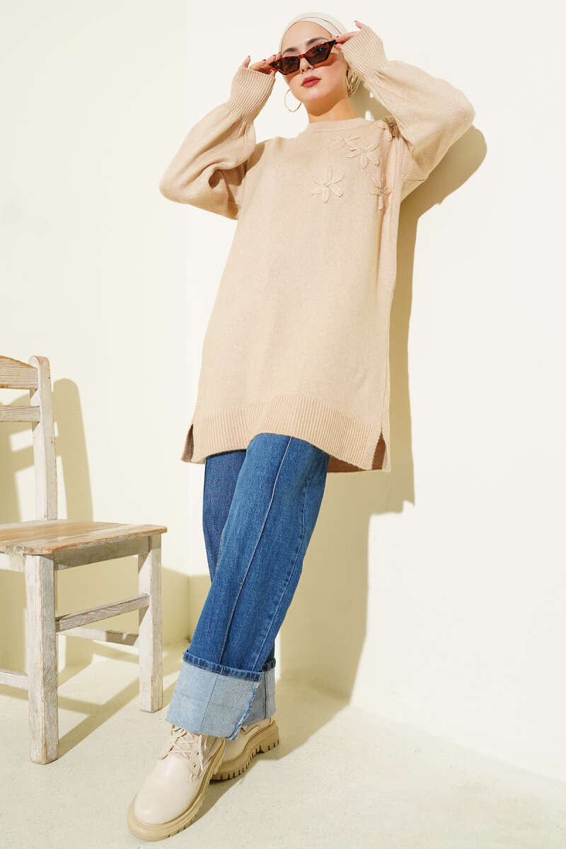 Yaka Çiçekli Yumoş Triko Tunik