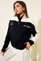 Yaka Düğmeli Nakışlı Üç İplik Sweatshirt