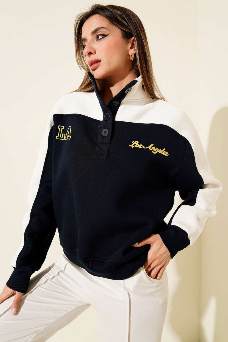 Yaka Düğmeli Nakışlı Üç İplik Sweatshirt