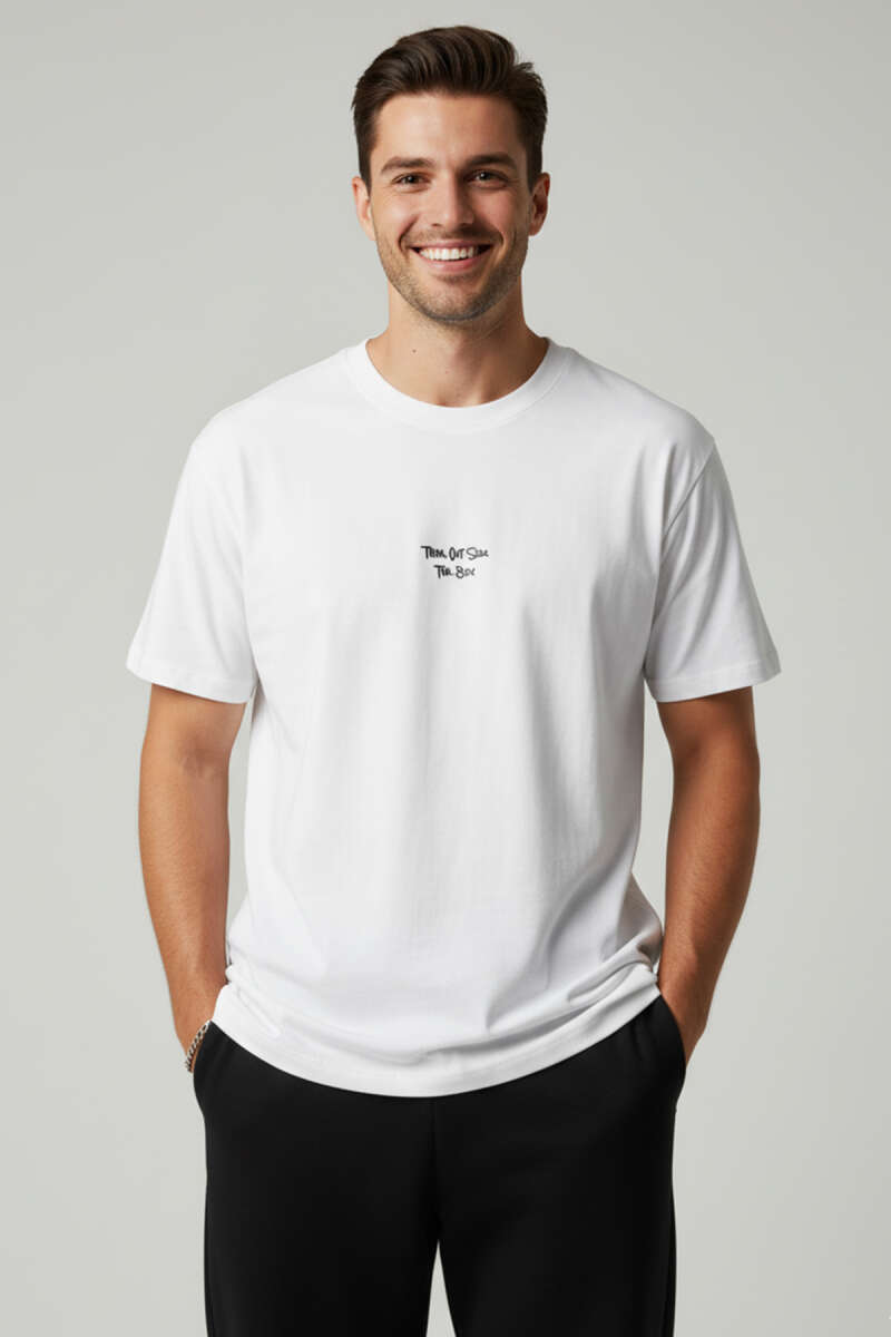 https://cdn.pazarium.com.tr/yaka-enjeksiyon-baskili-erkek-t-shirt-beyaz-751976-18-B.jpg