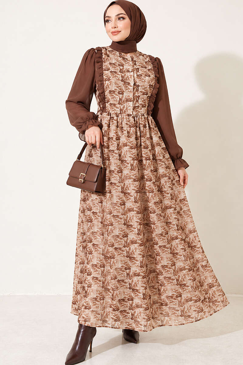 https://cdn.pazarium.com.tr/yaka-firfirli-desenli-sifon-elbise-kahve-835431-20-B.jpg