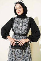 https://cdn.pazarium.com.tr/yaka-firfirli-desenli-sifon-elbise-siyah-817183-20-B.jpg