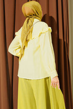 https://cdn.pazarium.com.tr/yaka-firfirli-muslin-gomlek-sari-812102-20-B.jpg