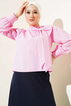 https://cdn.pazarium.com.tr/yaka-fiyonk-aksesuarli-bluz-pembe-606739-14-B.jpg