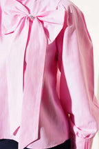 https://cdn.pazarium.com.tr/yaka-fiyonk-aksesuarli-bluz-pembe-606742-14-B.jpg