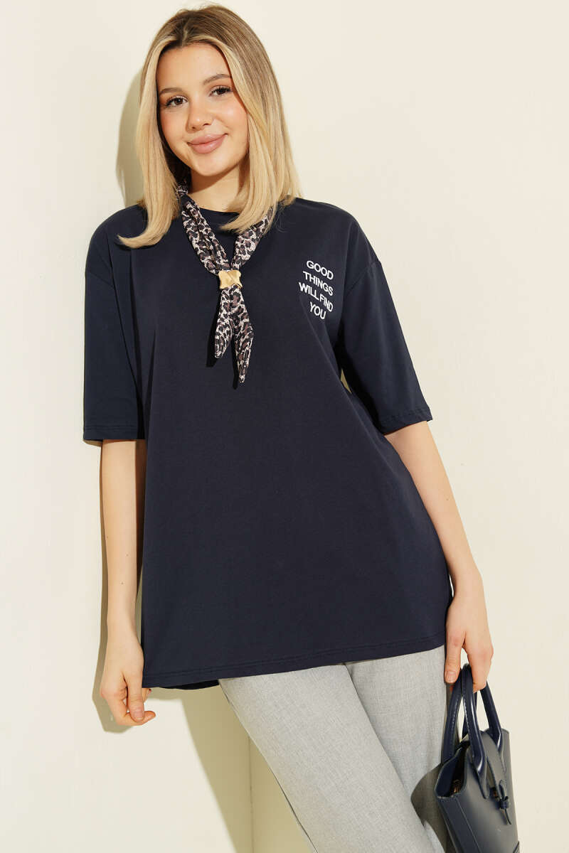 Yaka Fularlı Nakışlı T-shirt Lacivert