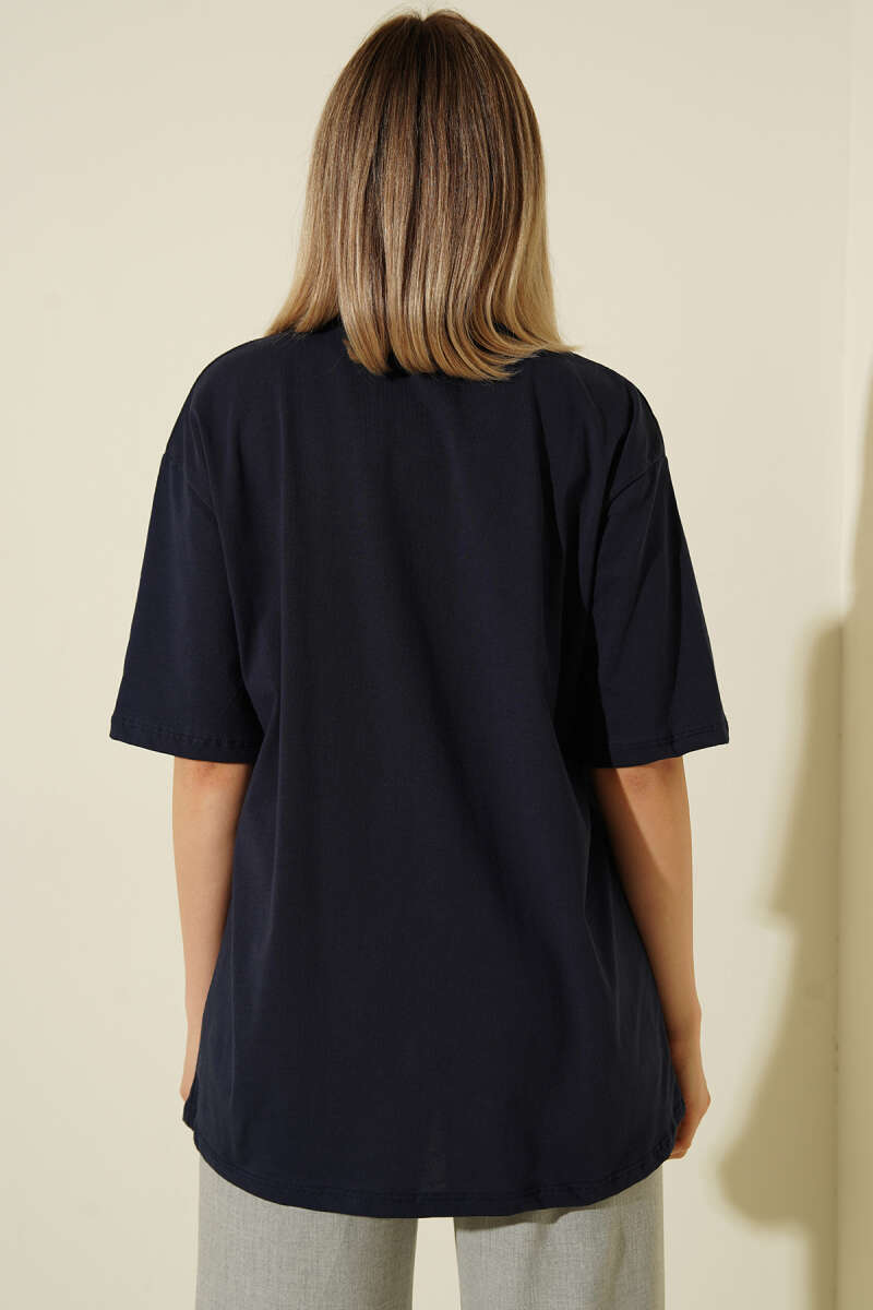 Yaka Fularlı Nakışlı T-shirt Lacivert