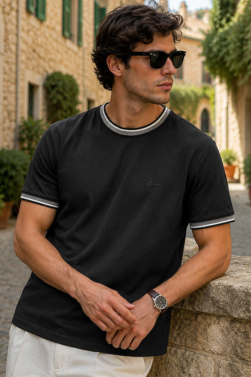 https://cdn.pazarium.com.tr/yaka-kol-ribanali-loysa-erkek-t-shirt-siyah-790293-19-B.jpg