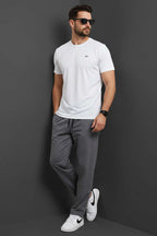 https://cdn.pazarium.com.tr/yaka-logolu-erkek-sporcu-t-shirt-beyaz-740211-18-B.jpg