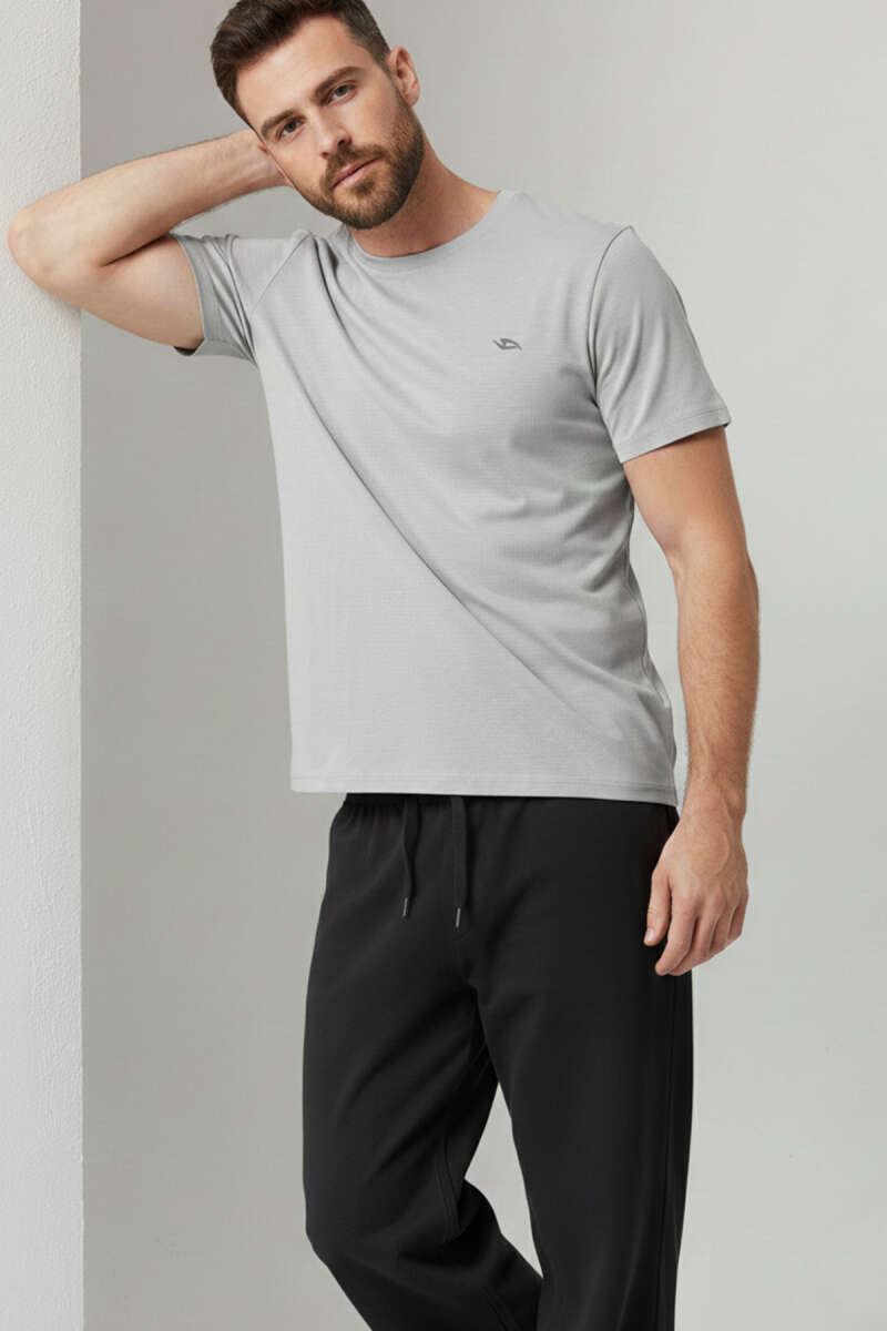 https://cdn.pazarium.com.tr/yaka-logolu-erkek-sporcu-t-shirt-gri-740219-18-B.jpg