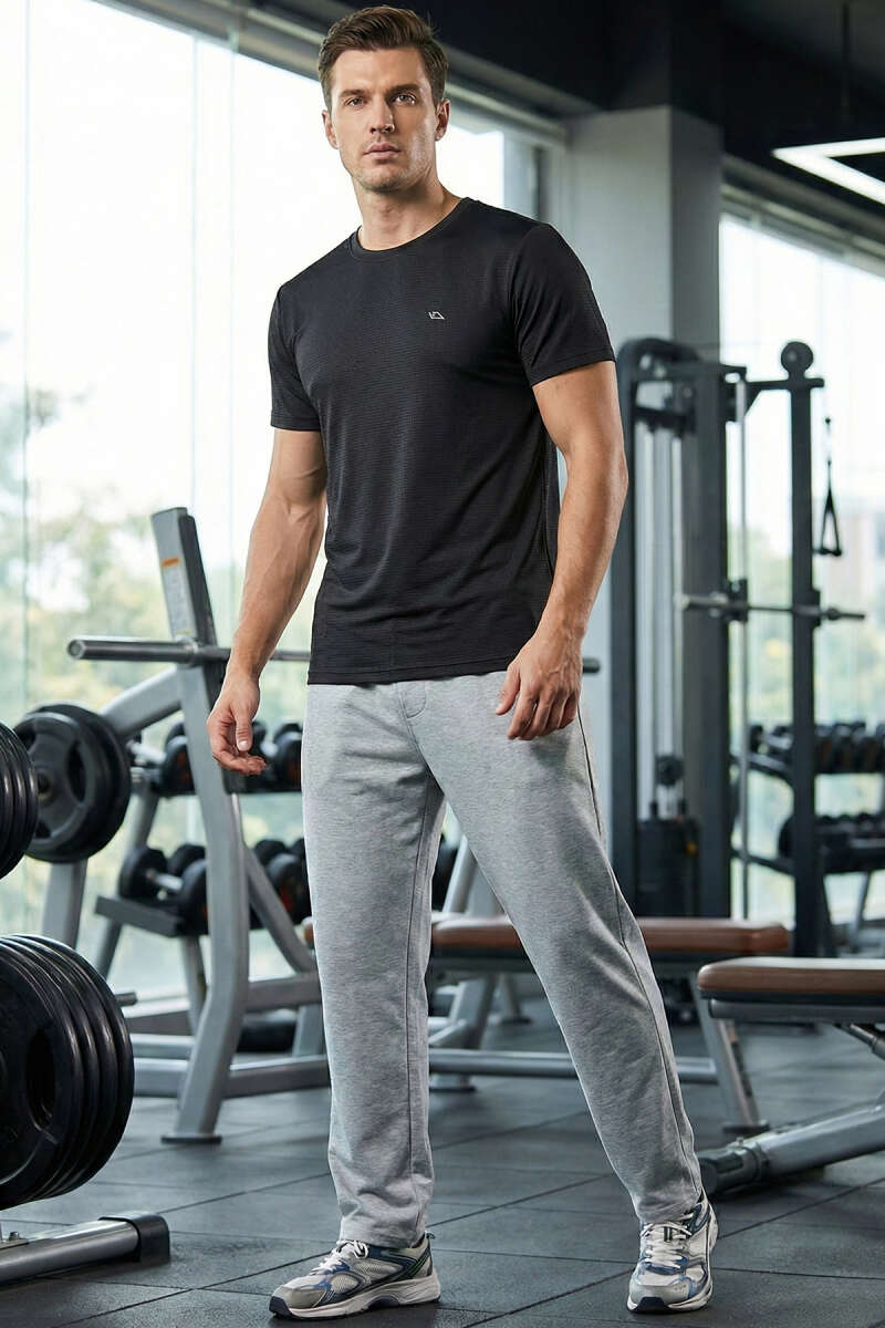 https://cdn.pazarium.com.tr/yaka-logolu-erkek-sporcu-t-shirt-siyah-740221-18-B.jpg