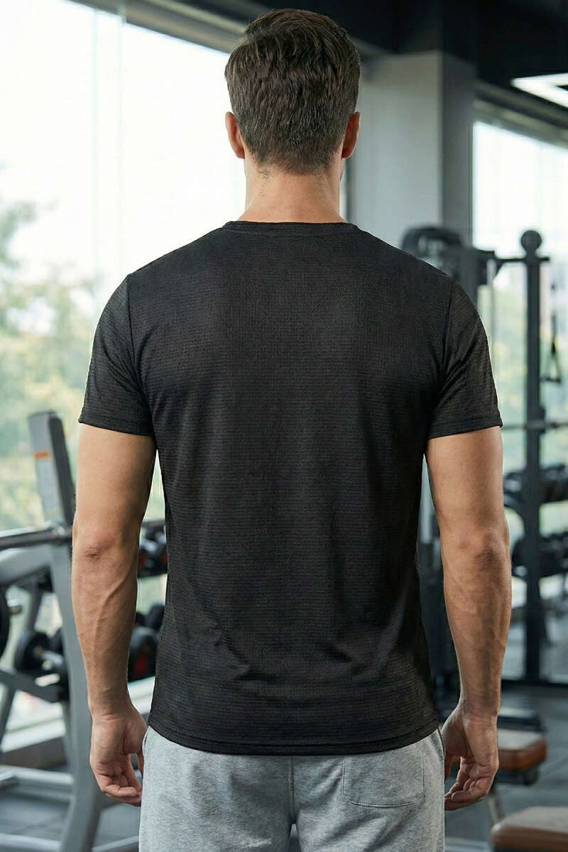 https://cdn.pazarium.com.tr/yaka-logolu-erkek-sporcu-t-shirt-siyah-740222-18-B.jpg