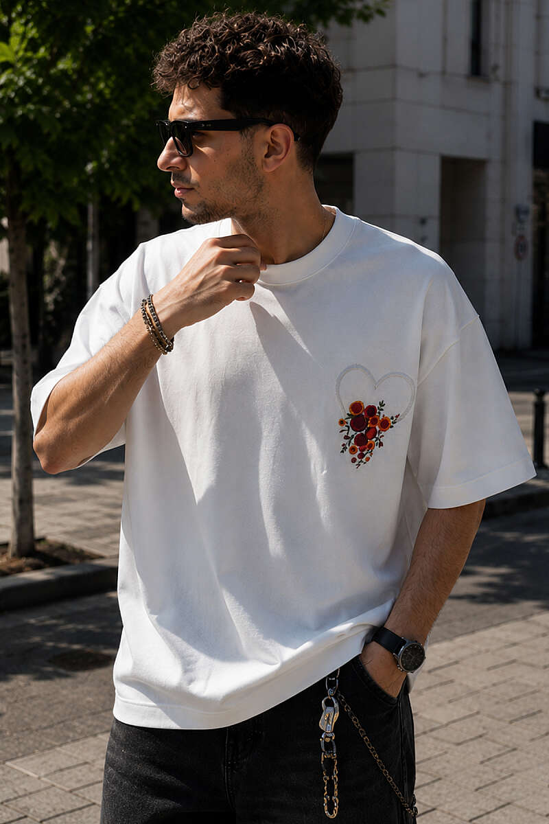 https://cdn.pazarium.com.tr/yaka-nakisli-oversize-erkek-t-shirt-ekru-785571-19-B.jpg