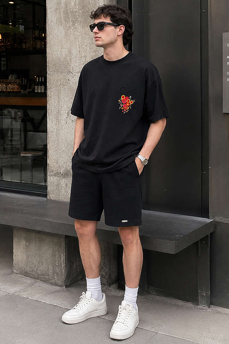 https://cdn.pazarium.com.tr/yaka-nakisli-oversize-erkek-t-shirt-siyah-782486-19-B.jpg