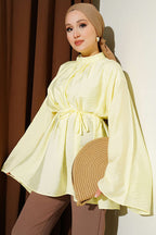 https://cdn.pazarium.com.tr/yaka-pileli-ip-kusakli-salas-tunik-sari-793408-19-B.jpg