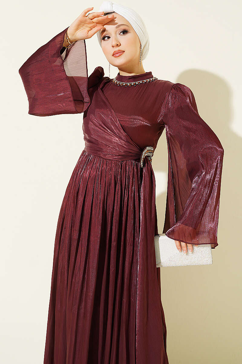 https://cdn.pazarium.com.tr/yaka-tas-islemeli-sifon-elbise-bordo-806575-19-B.jpg