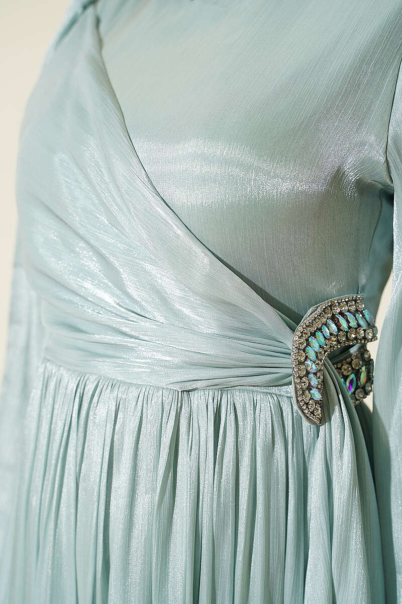 https://cdn.pazarium.com.tr/yaka-tas-islemeli-sifon-elbise-mint-806595-19-B.jpg