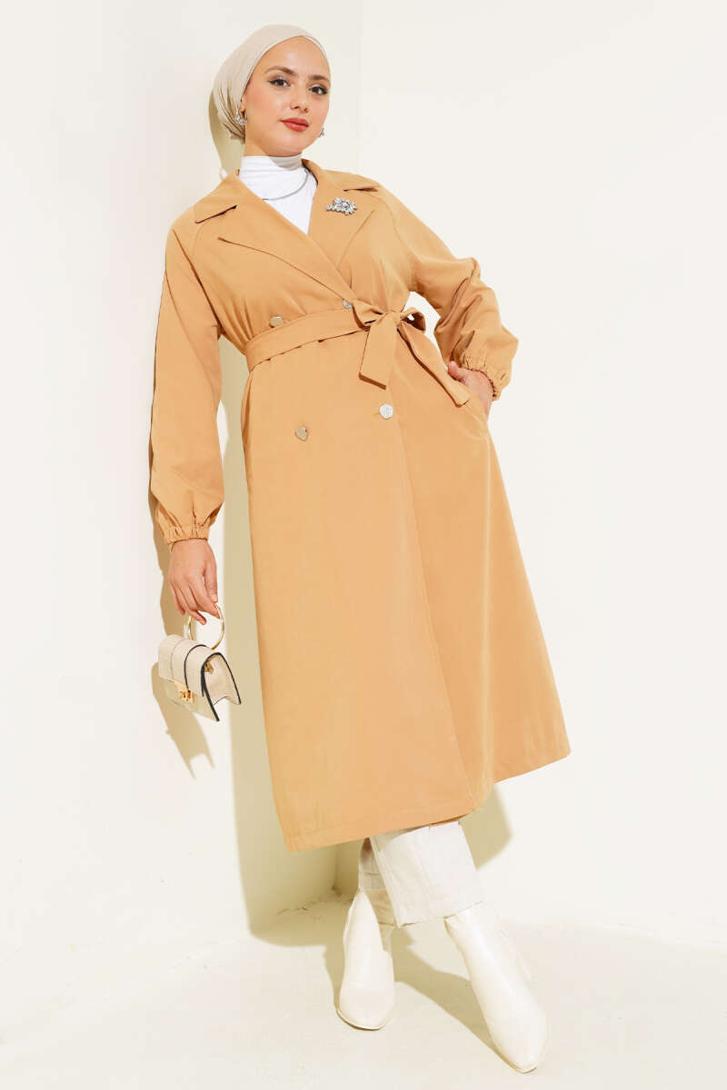 https://cdn.pazarium.com.tr/yaka-tasli-astarli-trenckot-camel-542184-12-B.jpg